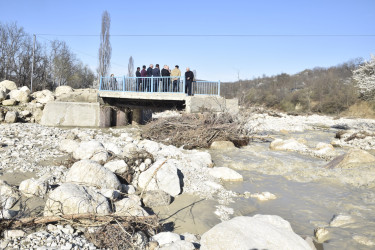 Rayon İcra Hakimiyyətinin başçısı sel sularının yaratdığı fəsadlarla yerində tanış olub.
