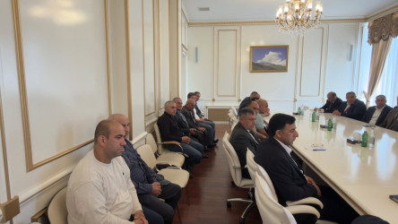 Quba Rayon İcra Hakimiyyətinin başçısı İlqar Mahmudov bir qrup fermerlə görüş keçirmişdir.