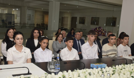 Ali təhsil müəssisələrinə yüksək balla qəbul olunan məzunlarla görüş keçirildi.