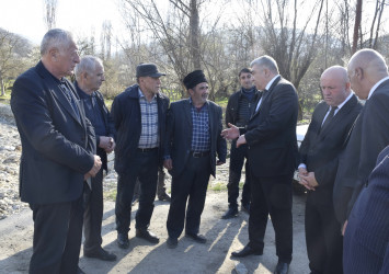 Rayon İcra Hakimiyyətinin başçısı sel sularının yaratdığı fəsadlarla yerində tanış olub.