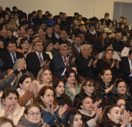 Qubada Ümummilli Lider Heydər Əliyevin anadan olmasının 103-cü ildönümünə həsr olunmuş konsert proqramı keçirilib.