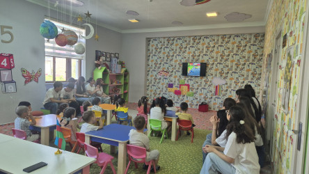 Məktəbəqədər təhsil müəssisəsində "Yol hərəkəti qaydaları" haqqında maarifləndirici tədbir keçirilmişdir.