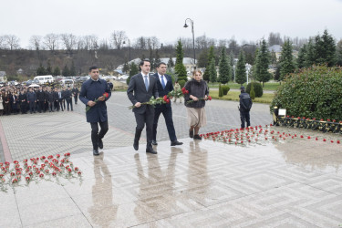 12 Dekabr - Ümummilli Lider Heydər Əliyevin Anım Günü Ulu Öndərin abidəsi ziyarət olunub.