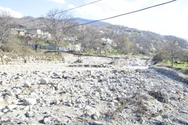 Rayon İcra Hakimiyyətinin başçısı sel sularının yaratdığı fəsadlarla yerində tanış olub.
