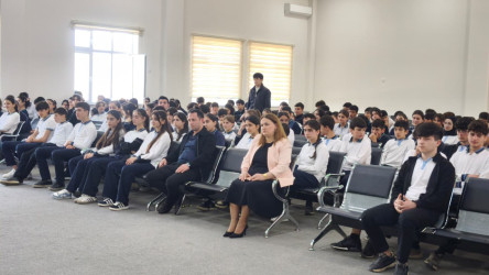 Alekseyevka kənd tam orta məktəbində üzgüçü ilə görüş keçirilib.