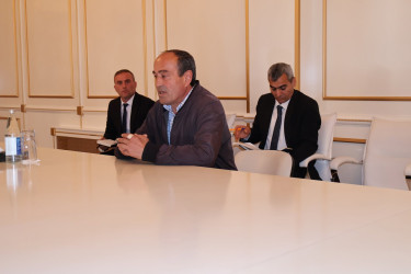 Quba Rayon İcra Hakimiyyətinin başçısı İlqar Mahmudov vətəndaşlarla görüş keçirib.