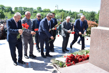 Ümummilli Lider Heydər Əliyevin anadan olmasının 102-ci ildönümü ilə əlaqədar Ulu Öndərin Quba şəhərindəki adını daşıyan mədəniyyət və istirahət parkındakı abidəsi ziyarət edilib.