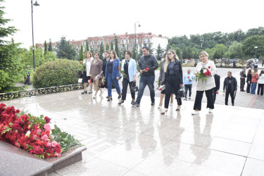 15 İyun - Milli Qurtuluş Günü münasibətilə Qubada Ulu Öndər Heydər Əliyevin abidəsi ziyarət edildi.