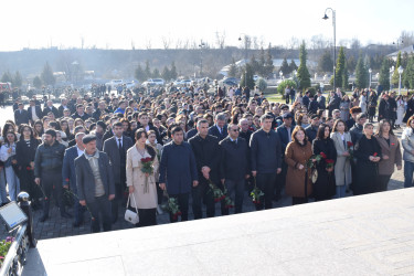 12 Dekabr - Ümummilli Lider Heydər Əliyevin anım günü.