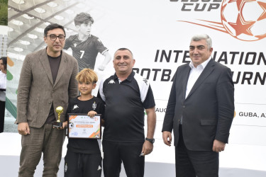 12 yaşadək futbolçular arasında III “Ulduz Cup” beynəlxalq futbol turnirinin final oyunu keçirilib.