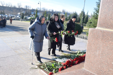 12 Dekabr - Ümummilli Lider Heydər Əliyevin anım günü.