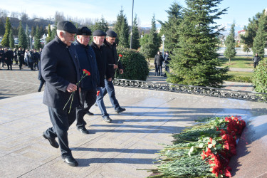 12 Dekabr - Ümummilli Lider Heydər Əliyevin anım günü.