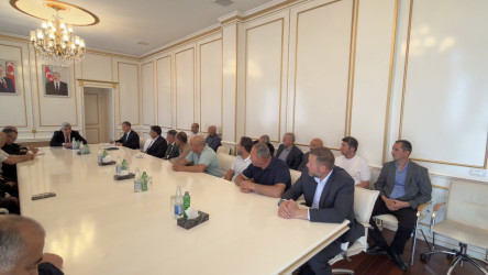 Quba Rayon İcra Hakimiyyətinin başçısı İlqar Mahmudov bir qrup fermerlə görüş keçirmişdir.