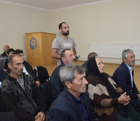 Hacıqaib kəndində sakinlərin müraciətləri yerində dinlənilib.