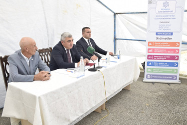Yalavanc kəndində vətəndaşlarla səyyar qəbul keçirilib.