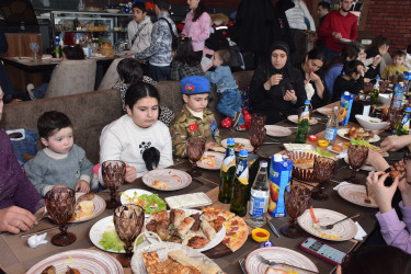 Qubada şəhid övladları üçün 31 Dekabr - Dünya Azərbaycanlılarının Həmrəyliyi Günü və Yeni il bayramı münasibətilə tədbir təşkil olunub.