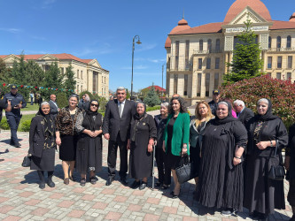 Ümummilli Lider Heydər Əliyevin anadan olmasının 102-ci ildönümü ilə əlaqədar Ulu Öndərin Quba şəhərindəki adını daşıyan mədəniyyət və istirahət parkındakı abidəsi ziyarət edilib.