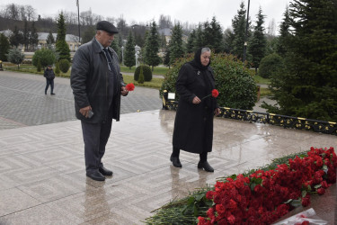 12 Dekabr - Ümummilli Lider Heydər Əliyevin Anım Günü Ulu Öndərin abidəsi ziyarət olunub.