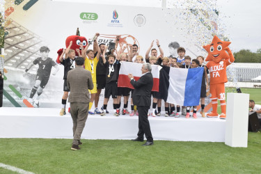 12 yaşadək futbolçular arasında III “Ulduz Cup” beynəlxalq futbol turnirinin final oyunu keçirilib.