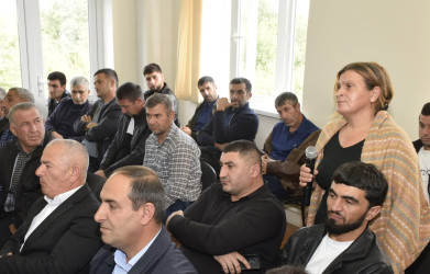 Hacıqaib kəndində sakinlərin müraciətləri yerində dinlənilib.