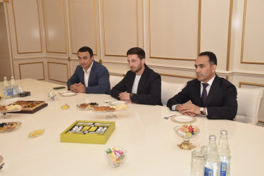 Rayon İcra Hakimiyyətində Azərbaycan Güləş Federasiyasının rəhbərliyi və Olimpiya çempionları ilə görüş keçirilib.