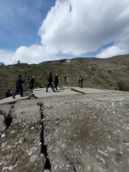 Quba-Qonaqkənd-Muçu avtomobil yolunun 42-ci kilometrliyində yaranmış vəziyyətlə əlaqədar Rayon İcra Hakimiyyətinin başçısı İlqar Mahmudov əraziyə baxış keçirmişdir.