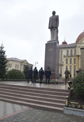 12 Dekabr - Ümummilli Lider Heydər Əliyevin Anım Günü Ulu Öndərin abidəsi ziyarət olunub.