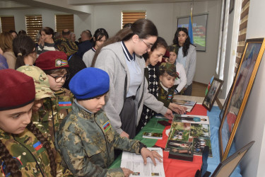 Quba Rayon Tarix-Diyarşünaslıq Muzeyinin akt zalında 44 günlük Vətən Müharibəsi şəhidi Hacıyev Aydəmir Sənan oğlunun xatirəsinə həsr olunmuş tədbir keçirilmişdir.