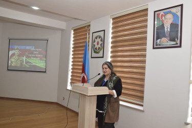 Quba Rayon Tarix-Diyarşünaslıq Muzeyinin akt zalında 44 günlük Vətən Müharibəsi şəhidi Hacıyev Aydəmir Sənan oğlunun xatirəsinə həsr olunmuş tədbir keçirilmişdir.