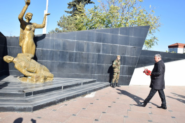 Zəfər Günündə rayonun Şəhidlər Xiyabanı ziyarət olundu.