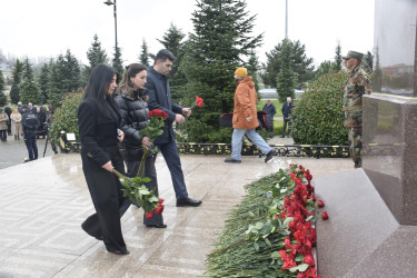 12 Dekabr - Ümummilli Lider Heydər Əliyevin Anım Günü Ulu Öndərin abidəsi ziyarət olunub.