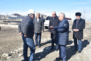 Ziyəddin Əliyev Qubada tikintisi davam etdirilən yeni məktəb binalarında inşaat işlərinin gedişi ilə tanış olmuşdur.