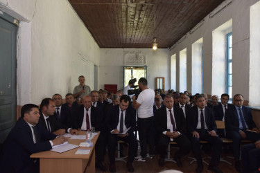 Yerfi kəndində vətəndaşlarla səyyar qəbul keçirildi.