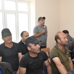 Xaltan kəndində vətəndaşlarla səyyar qəbul keçirildi.