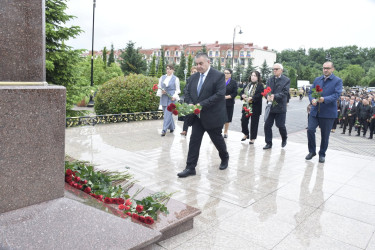 15 İyun - Milli Qurtuluş Günü münasibətilə Qubada Ulu Öndər Heydər Əliyevin abidəsi ziyarət edildi.