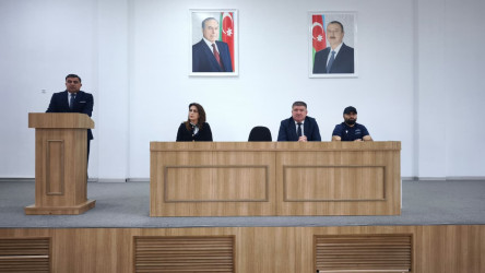 Alekseyevka kənd tam orta məktəbində üzgüçü ilə görüş keçirilib.