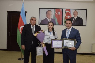 Ali təhsil müəssisələrinə yüksək balla qəbul olunan məzunlarla görüş keçirildi.