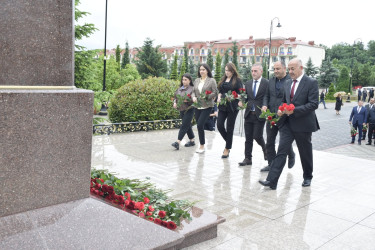 15 İyun - Milli Qurtuluş Günü münasibətilə Qubada Ulu Öndər Heydər Əliyevin abidəsi ziyarət edildi.