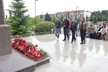 15 İyun - Milli Qurtuluş Günü münasibətilə Qubada Ulu Öndər Heydər Əliyevin abidəsi ziyarət edildi.