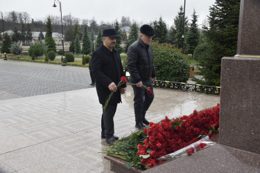 12 Dekabr - Ümummilli Lider Heydər Əliyevin Anım Günü Ulu Öndərin abidəsi ziyarət olunub.