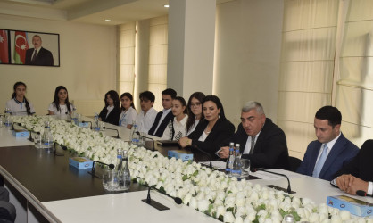 Ali təhsil müəssisələrinə yüksək balla qəbul olunan məzunlarla görüş keçirildi.