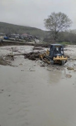 Quba rayonunda yağan güclü və aramsız yağışlar nəticəsində yaranmış sel sularının yaratdığı fəsadlar yerindəcə araşdırılır və aradan qaldırılır.