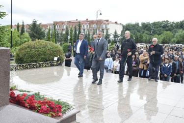 15 İyun - Milli Qurtuluş Günü münasibətilə Qubada Ulu Öndər Heydər Əliyevin abidəsi ziyarət edildi.