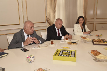 Rayon İcra Hakimiyyətində Azərbaycan Güləş Federasiyasının rəhbərliyi və Olimpiya çempionları ilə görüş keçirilib.
