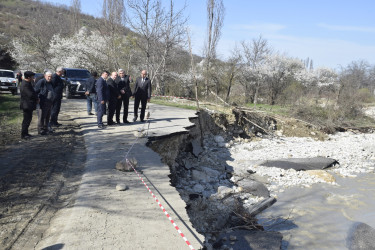 Rayon İcra Hakimiyyətinin başçısı sel sularının yaratdığı fəsadlarla yerində tanış olub.