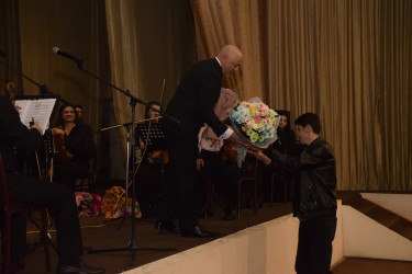 Qubada Ümummilli Lider Heydər Əliyevin anadan olmasının 103-cü ildönümünə həsr olunmuş konsert proqramı keçirilib.