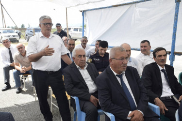 Yalavanc kəndində vətəndaşlarla səyyar qəbul keçirilib.