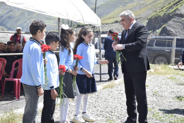 Qarxun kəndində vətəndaşlarla səyyar qəbul keçirilib.