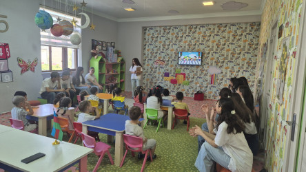 Məktəbəqədər təhsil müəssisəsində "Yol hərəkəti qaydaları" haqqında maarifləndirici tədbir keçirilmişdir.