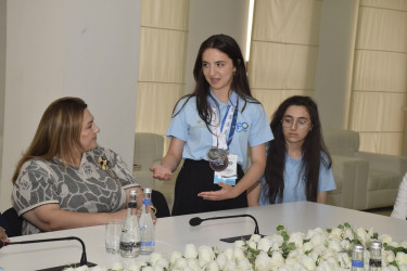 Ali təhsil müəssisələrinə yüksək balla qəbul olunan məzunlarla görüş keçirildi.